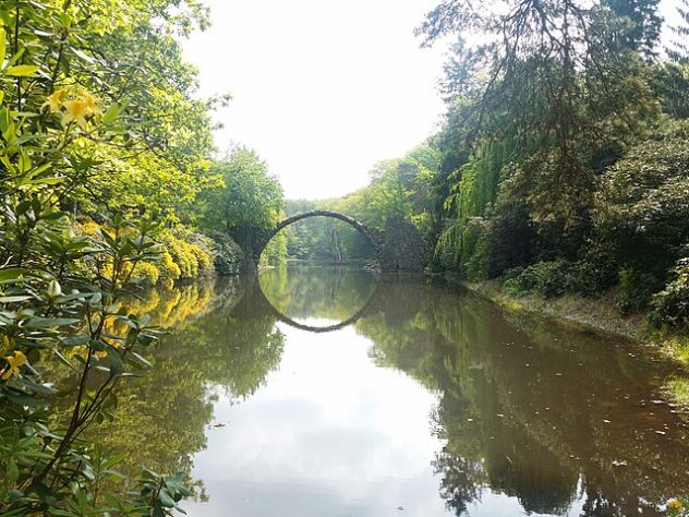 Ponte do Diabo na Alemanha - Rakotzbrücke