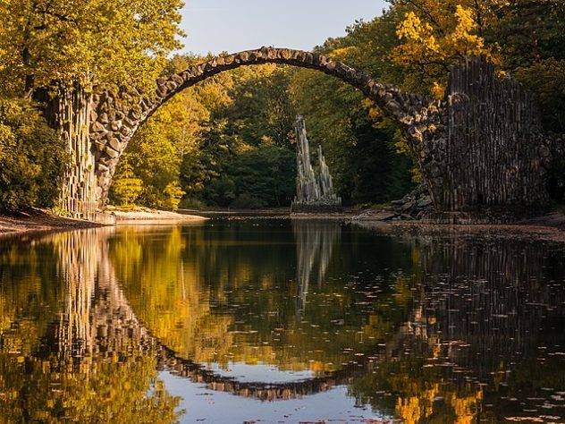 Ponte do Diabo na Alemanha - Rakotzbrücke