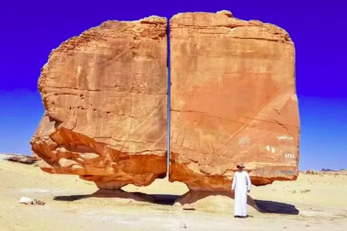 Al Naslaa - formação rochosa em deserto da Arábia Saudita intriga cientistas