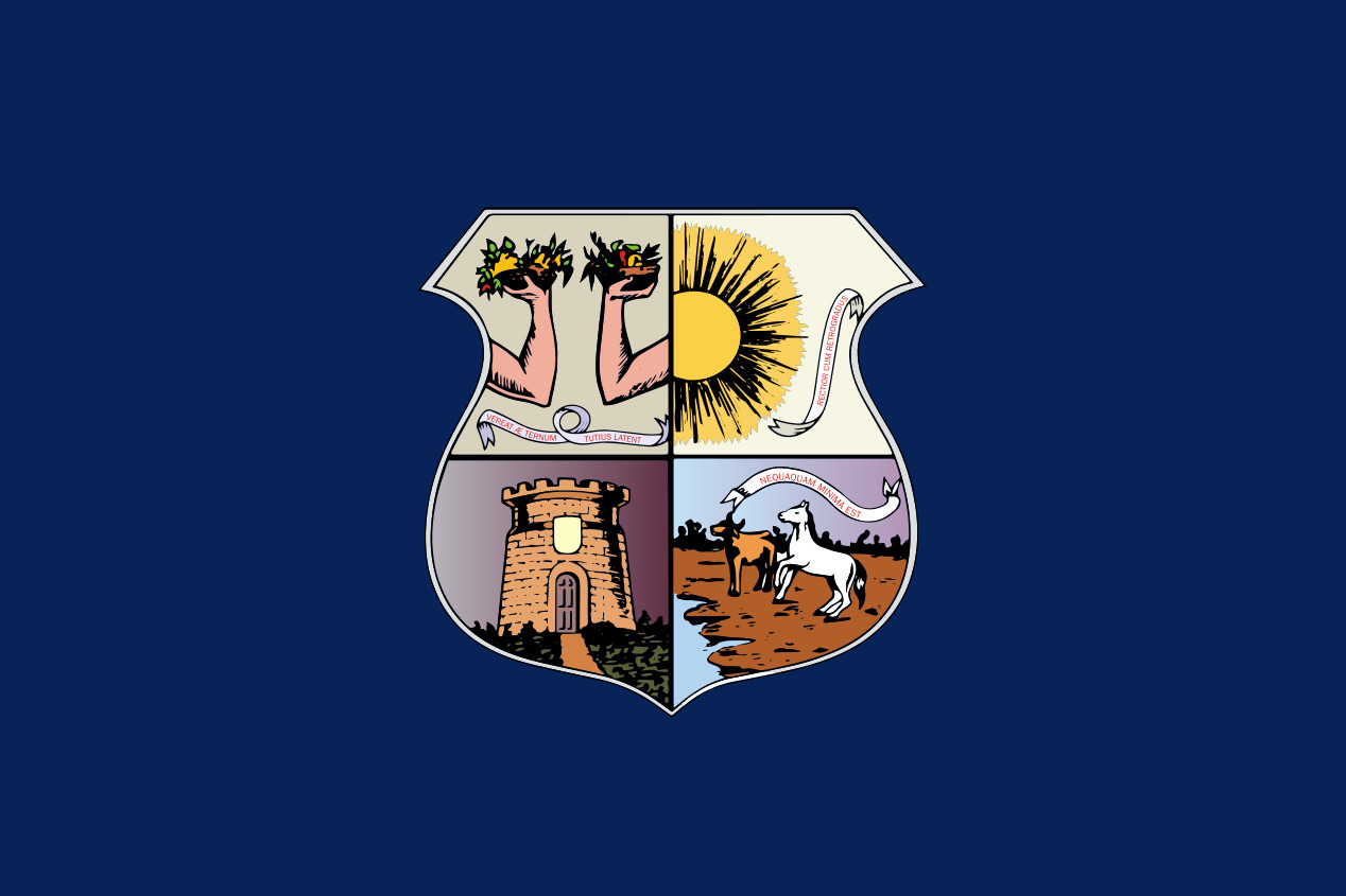A bandeira de Belém, Pará, consiste de um retângulo azul sobre o qual pousa o brasão, que foi criado em 1626 por iniciativa do segundo Capitão-Mor do, Bento Maciel Parente. Ainda possui: dois braços (cidade fértil), sol, animais e castelo.-Domínio Público