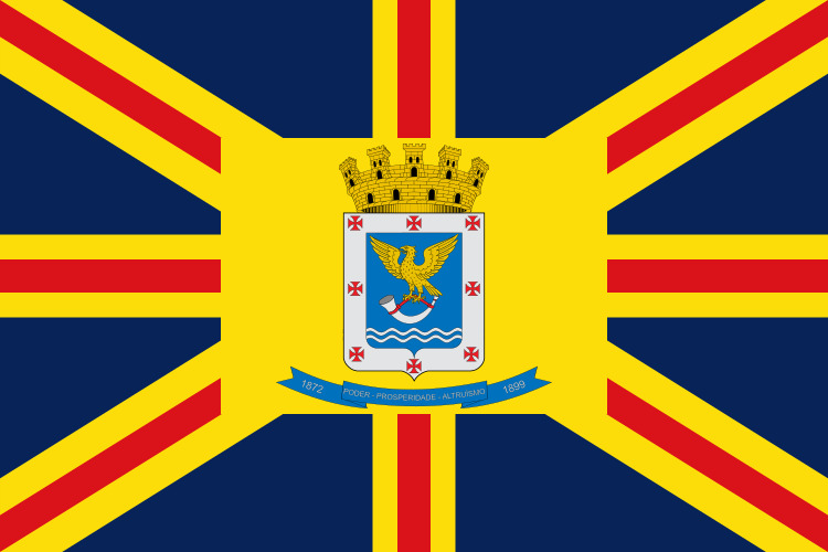 A bandeira de Campo Grande, Mato Grosso do Sul, foi escolhida por meio de concurso em 1966. Ela possui o brasão, ao centro,  que simboliza o Governo Municipal. As faixas, por sua vez, representam o Poder Municipal, que se irradiam, como os raios do sol, para todos os quadrantes.-Domínio Público