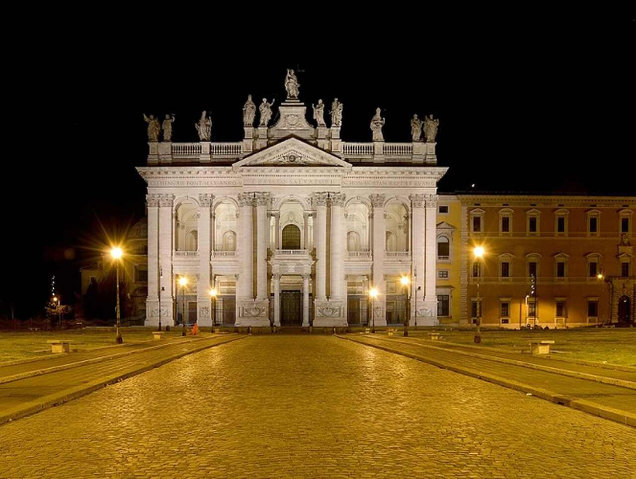 Basílica de São João de Latrão (324 d.C.): A catedral de Roma, é uma das quatro principais basílicas papais e a igreja mais antiga do Ocidente-Livioandronico2013/Wikimedia Commons
