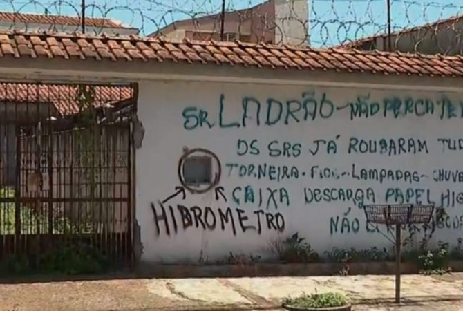 Morador deixa mensagem para ladrão:  ‘Não percam tempo, já levaram tudo’