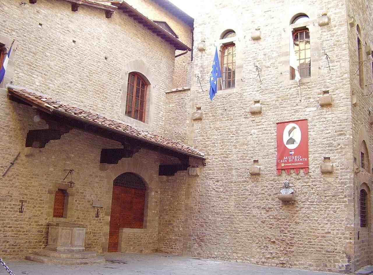 Casa di Dante (século XIV): Museu dedicado à vida e obra de Dante Alighieri, famoso por ter escrito 