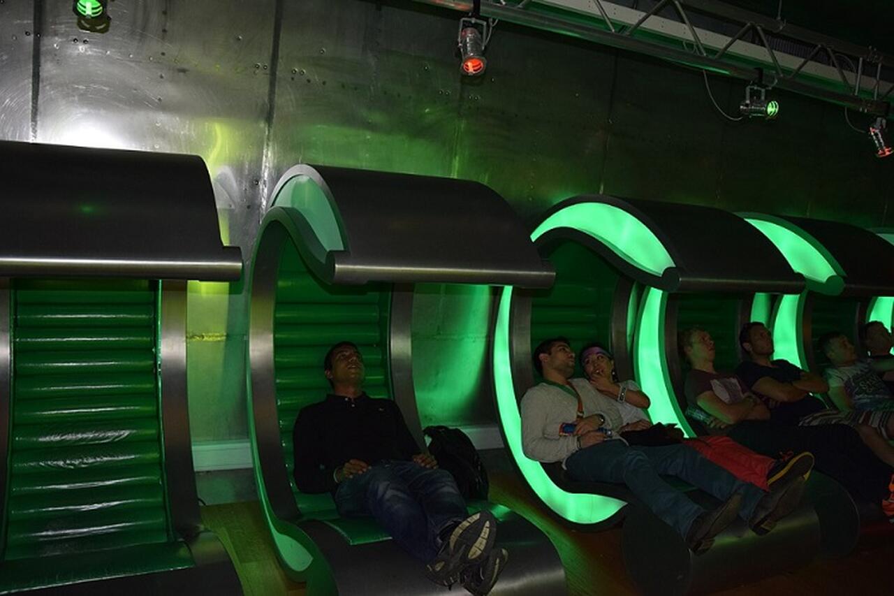 Heineken Experience - Descrição: Localizada na antiga fábrica da Heineken, inaugurada em 1867, a Heineken Experience é um museu interativo que oferece uma visão dos 150 anos de história da cervejaria mais famosa da Holanda - Localização: Stadhouderskade 78 - Referências Históricas: Heineken é uma das cervejarias mais antigas e renomadas do mundo - Ank kumar/Wikimedia Commons