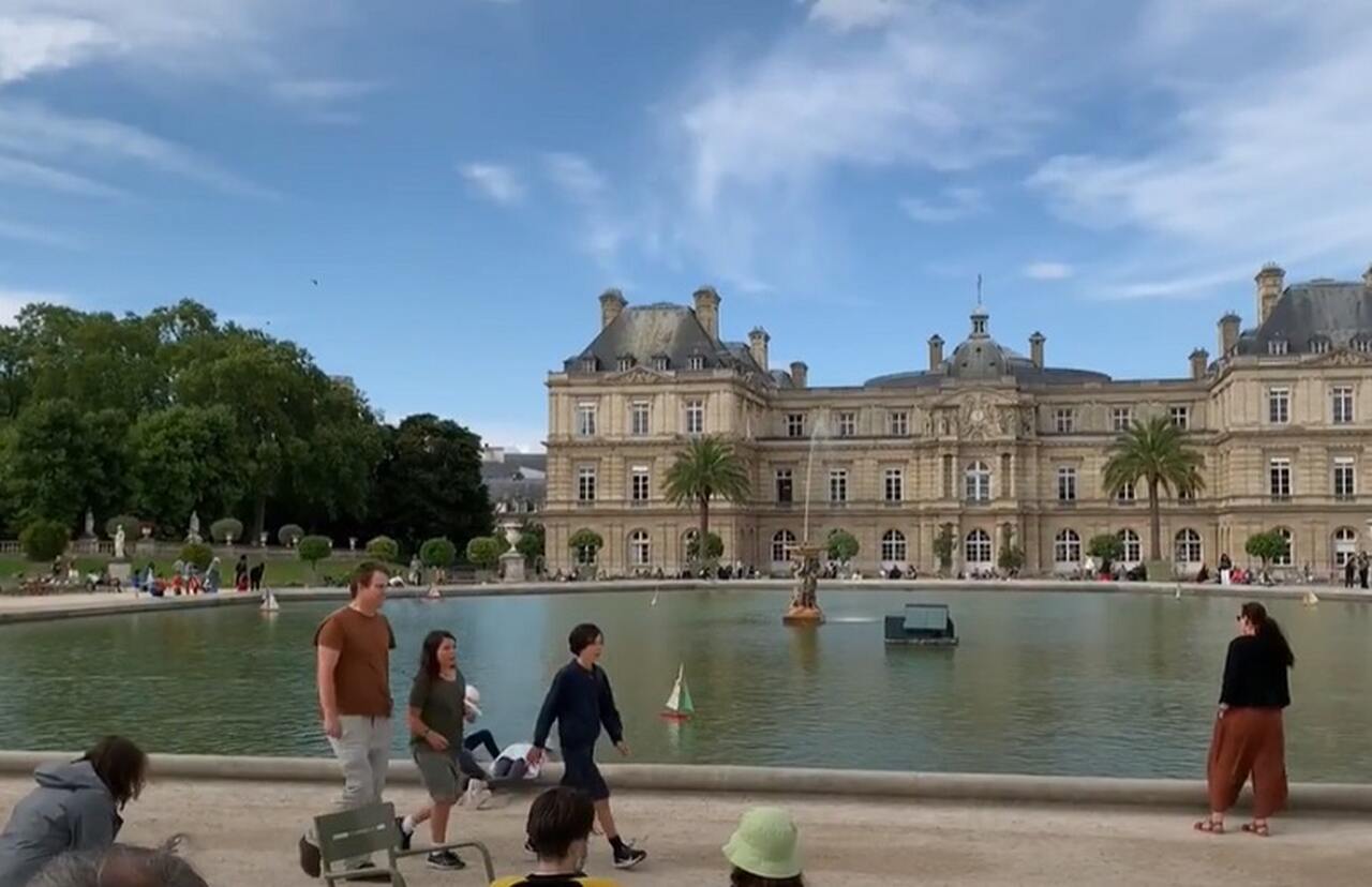 Jardins de Luxemburgo - Criados em 1612 por Maria de Médici, os Jardins de Luxemburgo são um refúgio de paz no coração de Paris. Com uma área de 23 hectares, é o lar do Palácio de Luxemburgo, que abriga o Senado francês.