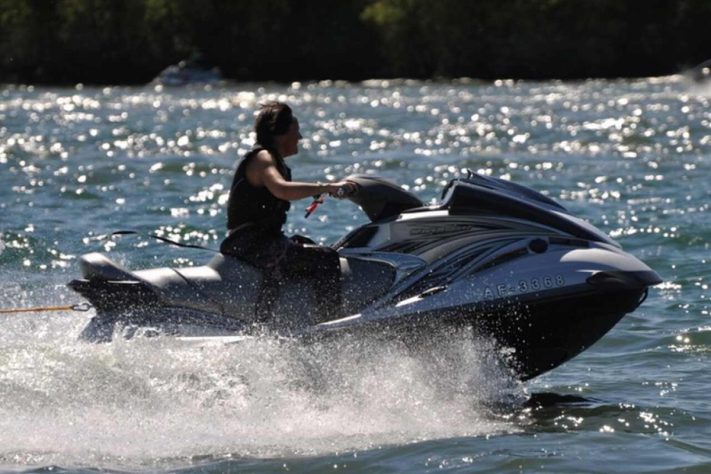 Jet ski, moto aquática – John Carver/Wikimedia Commons