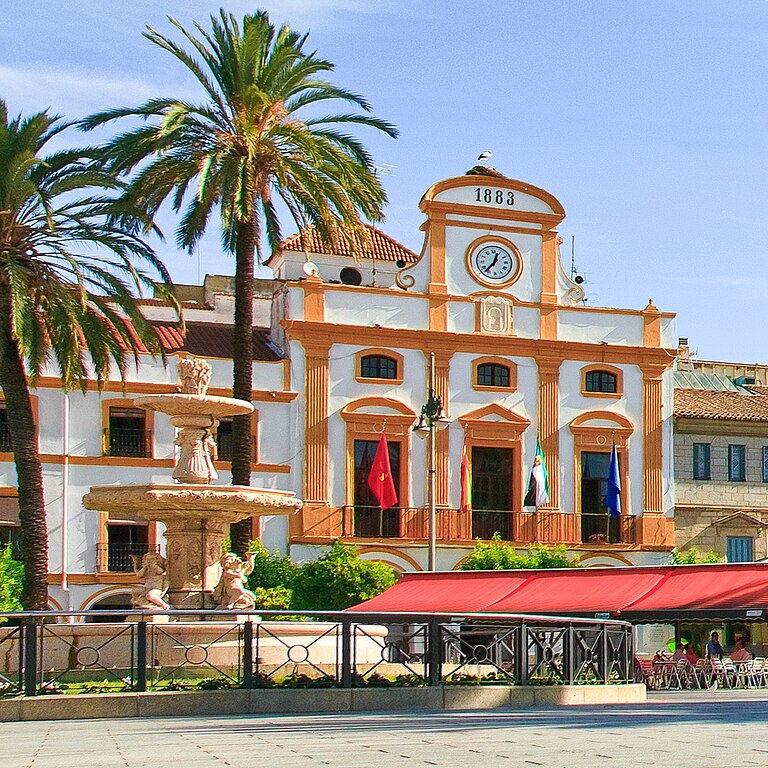 Na Idade Média, a região foi influenciada por várias culturas, incluindo visigodos e muçulmanos, até ser reconquistada pelos cristãos no século 12.