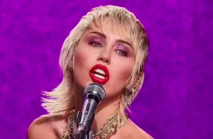 Em 2020, lançou “Plastic Hearts”, álbum de forte influência rock que alcançou o segundo lugar da Billboard 200. O trabalho trouxe faixas de destaque como “Midnight Sky”, a parceria com “Dua Lipa” em “Prisoner” e “Angels Like You”.
