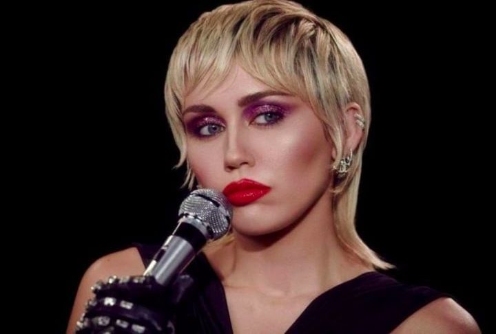 Miley Cyrus — Em entrevista ao podcast 