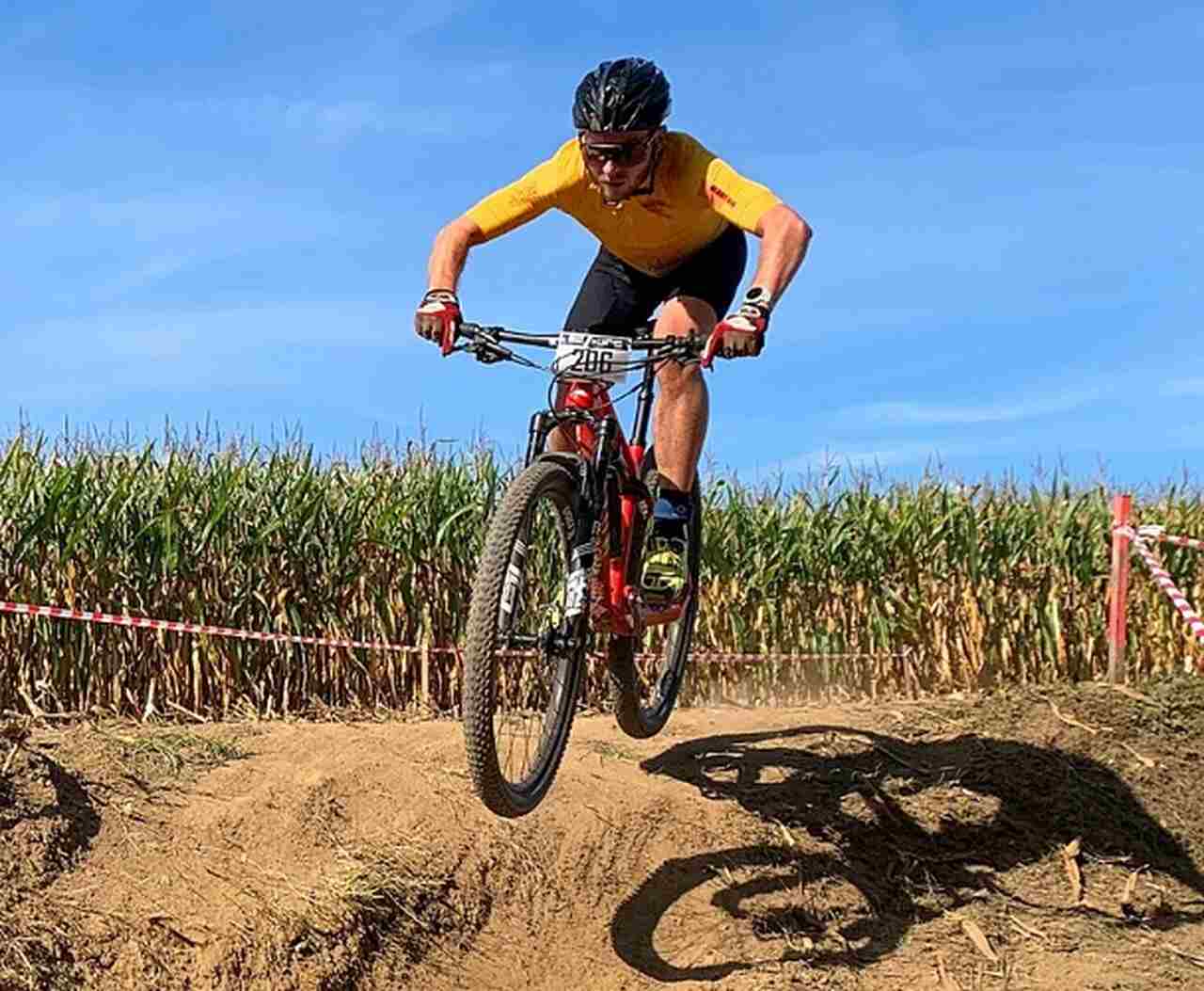 Sedona, Arizona - Esportes: Mountain biking, trilhas, escalada - DescriÃ§Ã£o: Sedona Ã© famosa por suas formaÃ§Ãµes rochosas vermelhas e trilhas para mountain biking e escalada que proporcionam vistas inesquecÃ­veis - Melhor Ã©poca: Primavera (marÃ§o-maio) e outono (setembro-novembro)