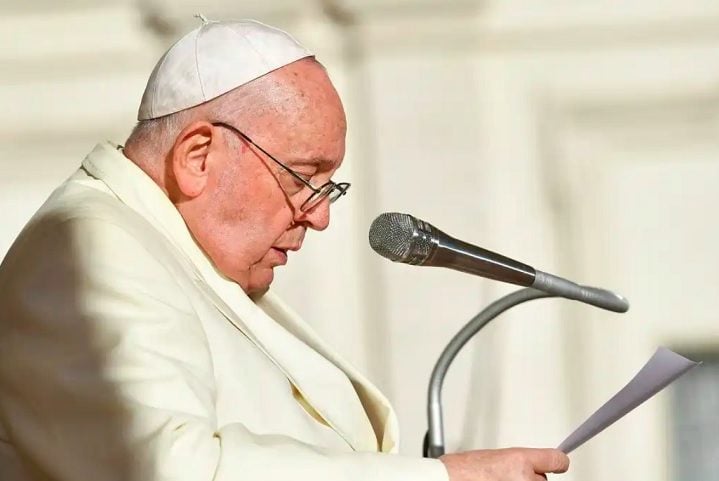 Papa Francisco, nascido Jorge Mario Bergoglio, faleceu em 2025 aos 88 anos, tornando-se o segundo Papa mais velho a morrer durante o pontificado. Seu papado foi marcado por uma abordagem pastoral mais próxima dos pobres, pelos apelos à paz e pela luta contra os abusos sexuais na Igreja.-