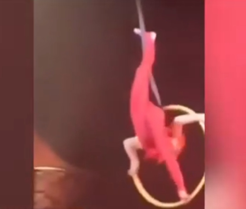 Em agosto de 2024, a acrobata russa e integrante do Cirque du Soleil, Mariia Konfektova, sofreu um acidente durante o show 