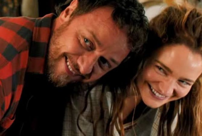 Férias tranquilas viram pesadelo em novo filme com James McVoy