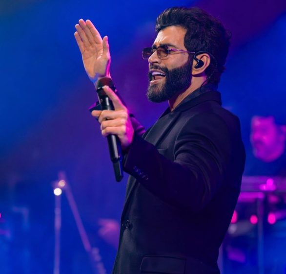 Depois do Ministério Público de Pernambuco dizer que faltam indícios de crime na investigação contra o cantor, o sertanejo comemorou com fãs em um show. 