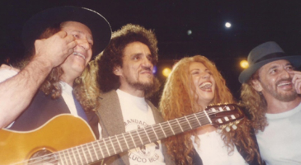 Em 1979, Elba lançou seu primeiro álbum, "Ave de Prata", e desde então consolidou-se como uma das principais cantoras brasileiras em atividade. Ela é prima do também cantor Zé Ramalho. 
