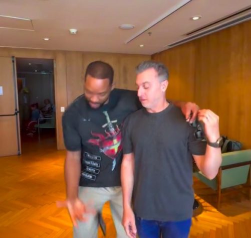 Will Smith derruba celular de Luciano Huck e promete que vai comprar um novo
