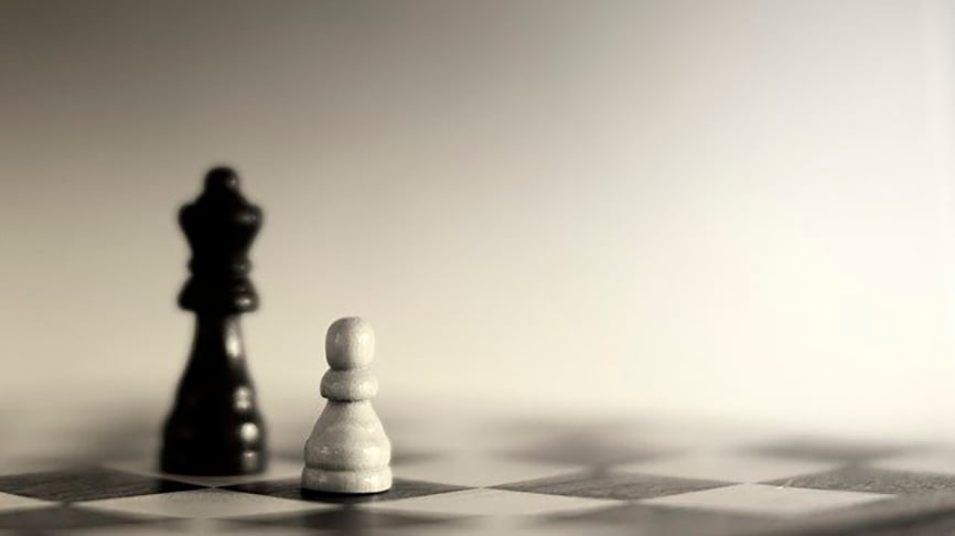 A origem do xadrez ainda é motivo de debate entre os historiadores do enxadrismo. Contudo, a teoria mais difundida é que tenha sido criado na Índia, durante o Império Gupta, por volta do século VI.