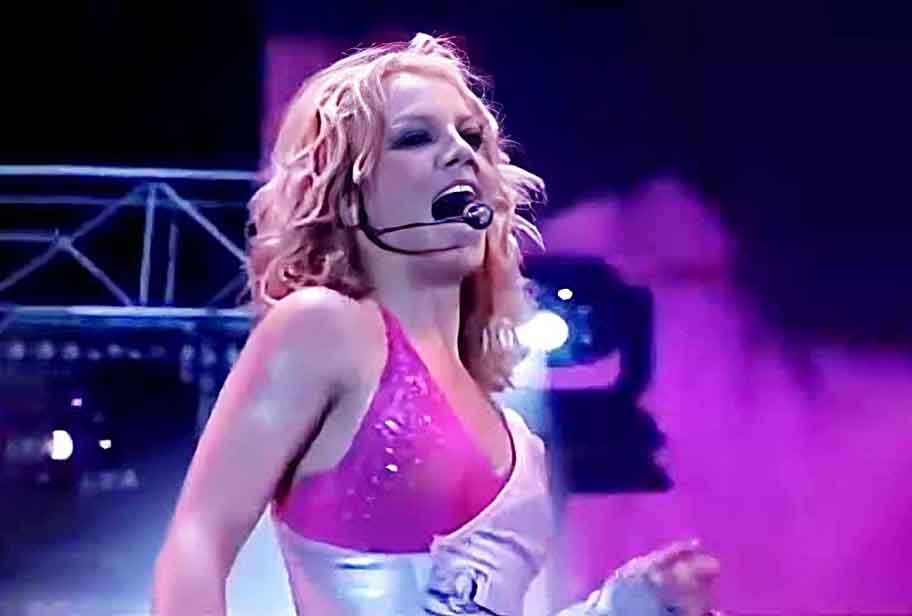 Para a autora, a trajetória de Britney Spears nos anos 2000 serve como um alerta para todos que vieram depois.- Reprodução de Youtube
