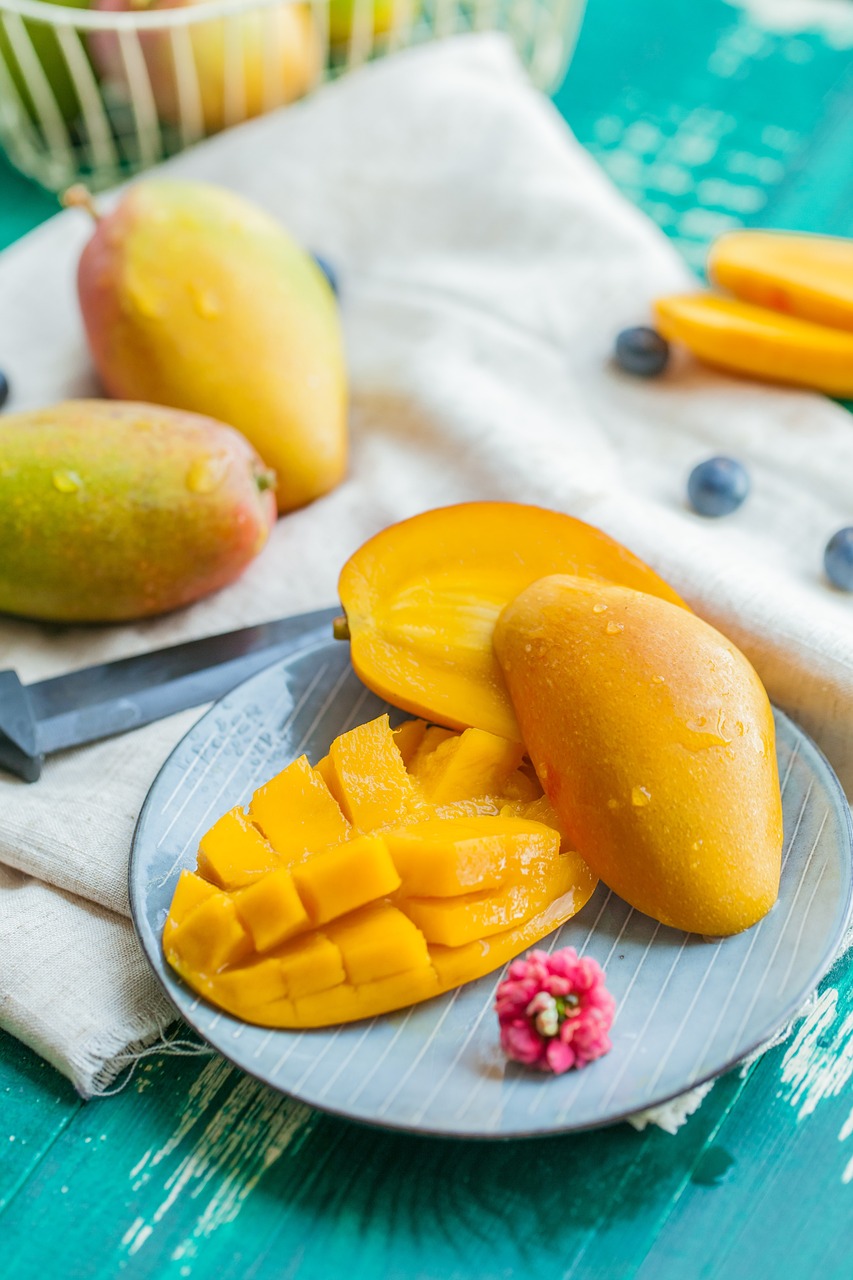 Manga -  Fruta doce e cheirosa, a manga confere um sabor tropical às geleias. O consumidor pode optar por diferentes tipos de manga. Entre eles, espada, rosa e carlotinha, comuns em muitas cidades brasileiras. 