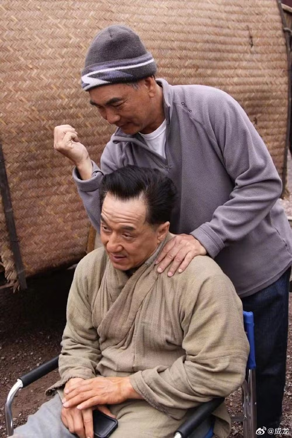 Foi Jackie quem divulgou a morte de Yuen , depois confirmada pela Federação de Artes Marciais. Cham disse que sentirá saudades para sempre do companheiro de jornada no mundo das artes marciais. 