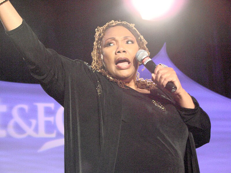 “O senhor Roberts e sua esposa me ensinaram muito sobre o trabalho, e sobre como viver e ser realmente aberto”, afirmou Yolanda King, que faleceu em 2007, aos 51 anos.
