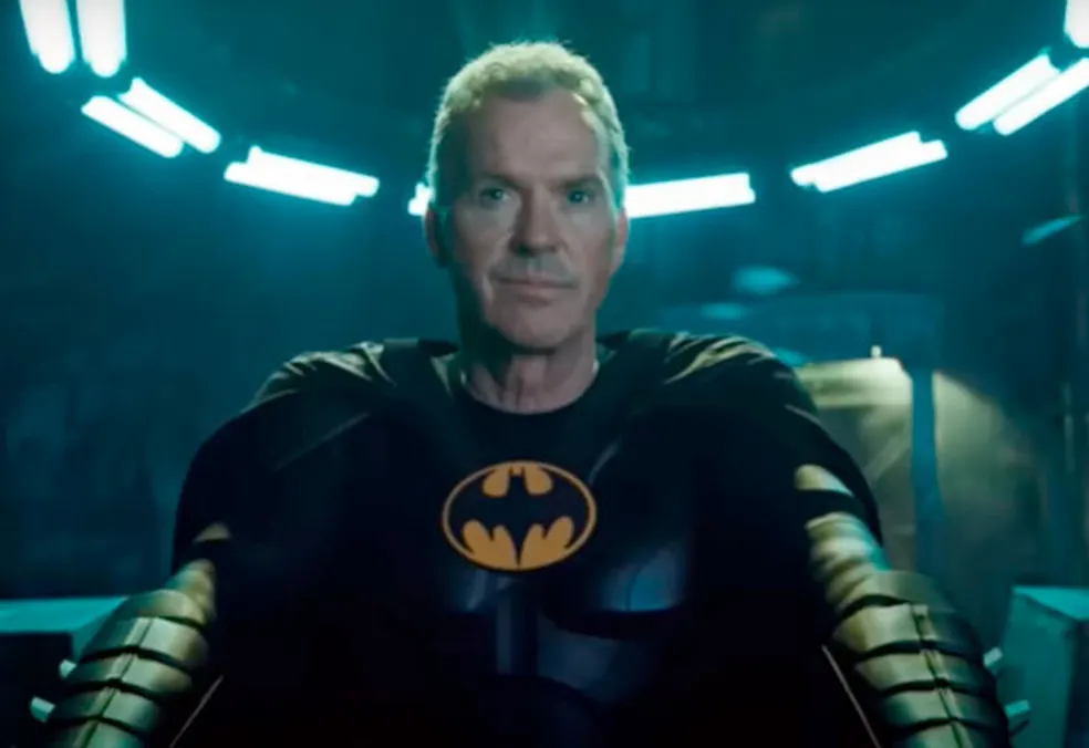 Keaton chegou a ser convidado para reprisar o papel em Batman Forever, mas declinou após a saída de Burton do projeto. O ator também estava insatisfeito com o valor oferecido pelo estúdio, sendo então substituído por Val Kilmer.