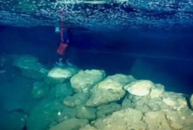 Ponte submersa dentro de caverna traz revelações sobre ocupação humana