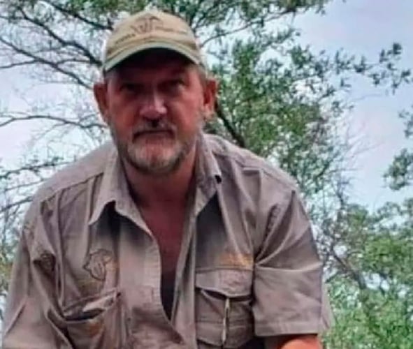 A morte de Naude repercutiu bastante. O blog Protect All Wild Life (Proteja todas as vidas selvagens, numa tradução livre) disse: 