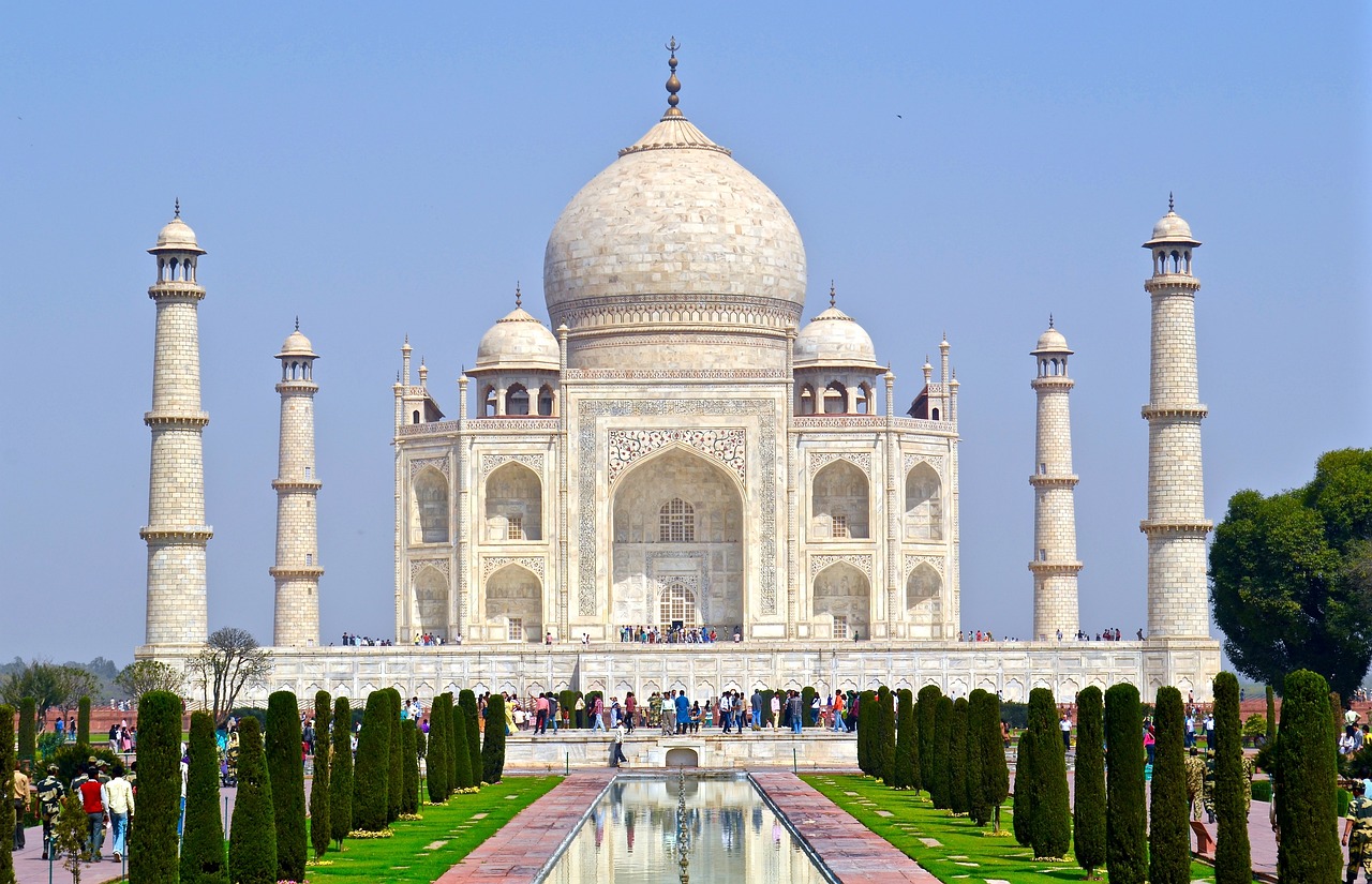 Diversos monumentos no mundo utilizam mÃ¡rmore em sua construÃ§Ã£o, como o Taj Mahal, na Ãndia, erguido no sÃ©culo XVII como mausolÃ©u da esposa do imperador Shah Jahan