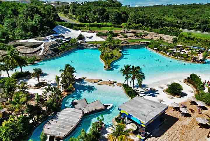 Termas do Rio Quente - Rio Quente - Oferece piscinas naturais de água quente em meio à natureza, com diversas atrações ao ar livre e um ambiente tropical.
-Instagram @rioquenteresorts