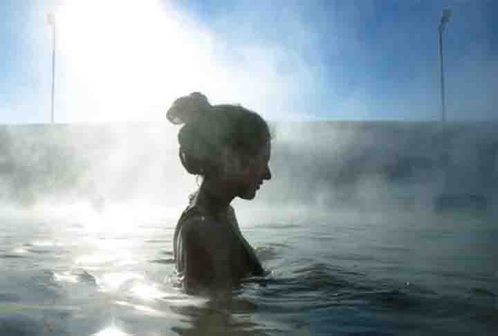 Termas de Gravatal - Gravatal - SC - Conhecida por suas águas sulfúricas, oferece diversas opções de relaxamento. O Hotel Internacional Gravatal, por exemplo, é abastecido com água termal direto da fonte, a uma temperatura média de 36 graus, em todas as estações. Seja nas piscinas, nas banheiras, duchas e até mesmo nos chuveiros e torneiras dos quartos a água é sempre quente.- Divulgação
