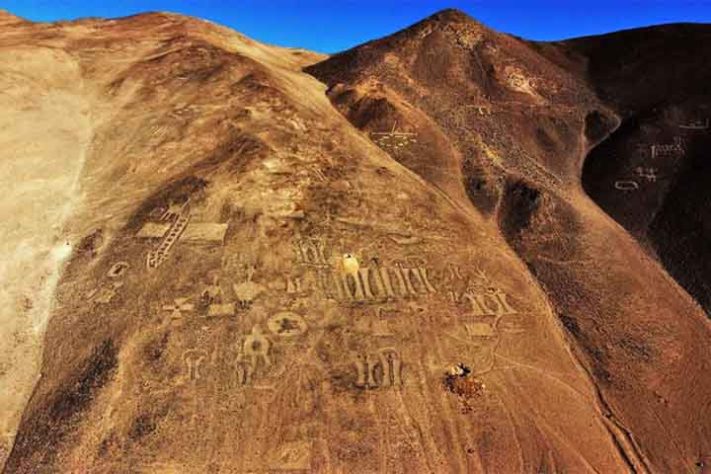 Site: Morros Pintados, pampa do Tamarugal, Região de Tarapacá. Período Intermediário Tardio e Tardio (ca. 1000 DC-1540 DC- Geoglifos milenares - Instagram @fundacion_desierto_atacama