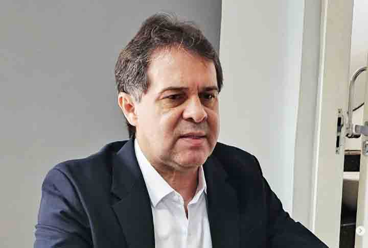 Fortaleza (CearÃ¡): Evandro LeitÃ£o (PT) foi eleito apÃ³s uma acirrada disputa com AndrÃ© Fernandes (PL). Somente com 99% das seÃ§Ãµes apuradas, o petista foi declarado eleito pelo Tribunal Superior Eleitoral (TSE). Ao final da apuraÃ§Ã£o, o polÃ­tico, de 57 anos, teve 50,38% dos votos vÃ¡lidos.