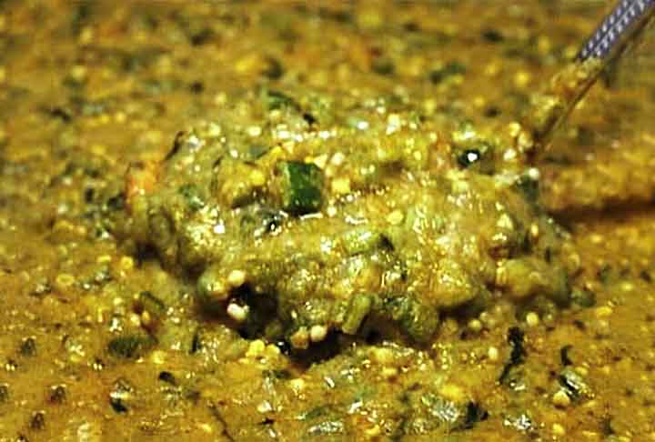 O caruru é um cozido de quiabos ou carurus, que costuma ser servido acompanhado de acarajé ou abará, pedaços de carne, frango ou peixe, camarões secos, azeite de dendê e pimenta.