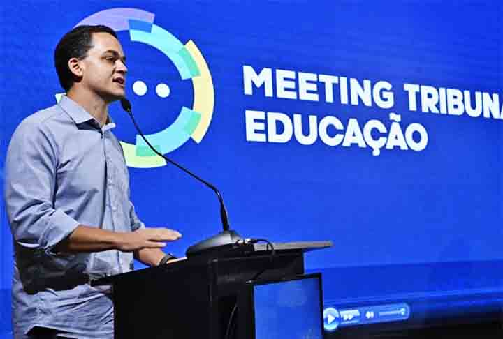 Vitória (Espírito Santo): Lorenzo Pazolini (Republicanos) foi reeleito com 56,22% dos votos. Com 100% das urnas apuradas, o político, de 42 anos, obteve 105.599 votos válidos. No próximo mandato, ele terá como vice Cris Samorini (PP).

