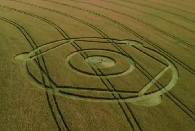 Marca inexplicável surge em plantação de trigo