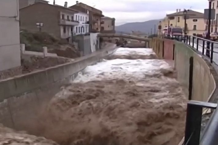 Enchentes provocam mortes e destruição em regiões da Espanha