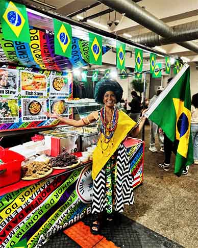 Incentivada pela mãe, mudou-se para Londres em 2005, onde aprimorou seu inglês e concluiu duas graduações. Na Europa, construiu uma carreira no setor de serviços e moda, mas, durante a pandemia, sua mãe foi diagnosticada com câncer. Sua mãe fez um último pedido: que Camila continuasse o legado da família e passasse a vender acarajé.