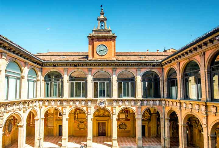 PRIMEIRA UNIVERSIDADE - A Universidade de Bolonha, na Itália, fundada em 1088, é considerada a mais antiga da Europa ainda em funcionamento.-Divulgação