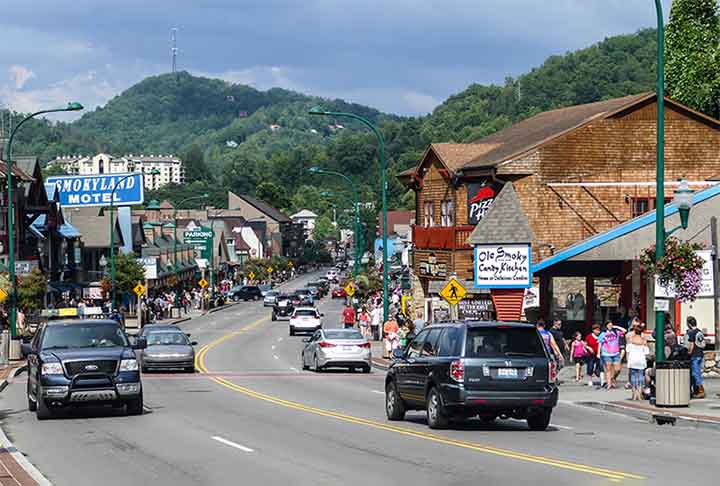 PIGEON FORGE (Tennessee) - PopulaÃ§Ã£o: 6.200. - Pigeon Forge, lar de Dollywood, celebra a cultura country com shows e atraÃ§Ãµes temÃ¡ticas. 