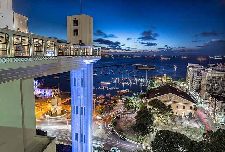 13º lugar: Salvador (BA) - Foi a primeira capital do Brasil. Famosa por sua marcante herança afro-brasileira, tem forte influência na música nacional, bem como gastronomia e arquitetura colonial impactantes. É banhada pela Baía de Todos-os-Santos e abriga o Pelourinho, Patrimônio Mundial da UNESCO.