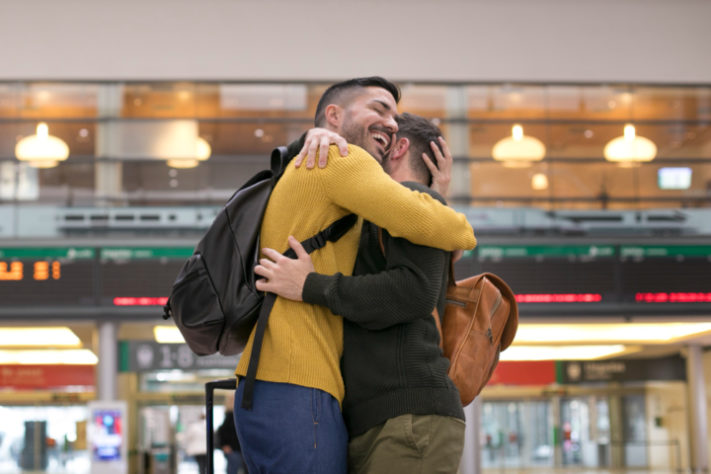 Abraço aeroporto - NEUTRA