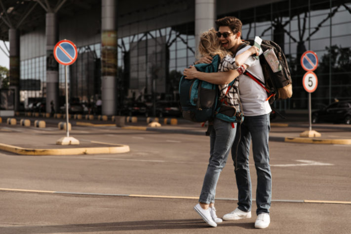Abraço aeroporto - NEUTRA