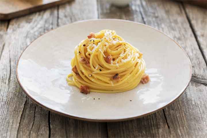 Existem diferentes tipos de macarrão. Entre as massas mais longas estão o Espaguete, Linguine, talharim, fettuccine, tagliatelle, pappardelle, aletria e bucatini.-Instagram @barillabr