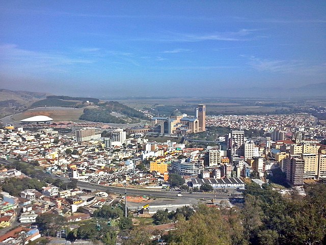 A cidade de Aparecida do Norte, onde fica a basílica, tem 36 mil habitantes e fica a 168 km da capital paulista. 
