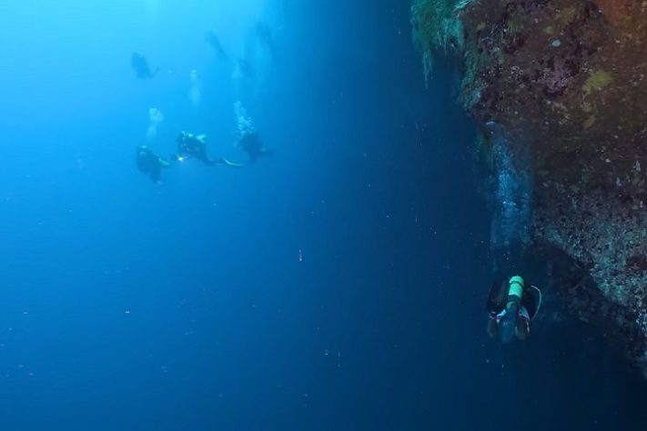 Blue Hole, Belize - Cavernas submarinas/subaquáticas/submersas