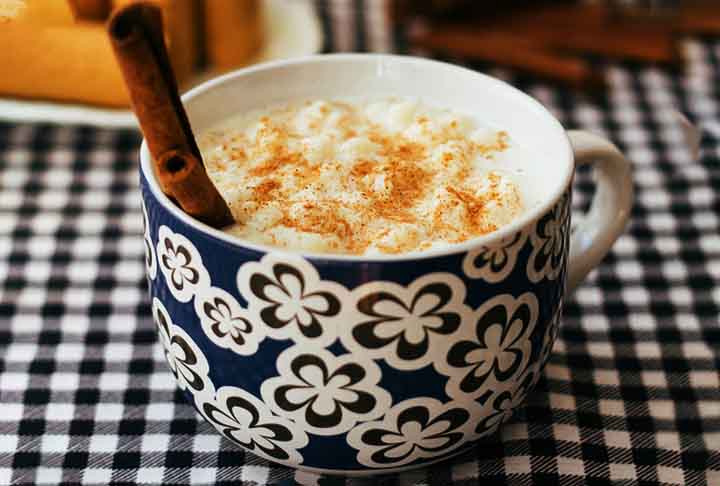 Mungunzá é uma iguaria doce feita de grãos de milho-branco inteiros, cozidos em um caldo contendo leite de coco ou de vaca, açúcar, canela em pó ou casca e cravo-da-índia. 
