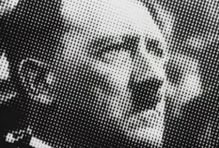 Outra propaganda emblemÃ¡tica, "Hitler", feita para o jornal F. de SÃ£o Paulo em 1989, falava sobre como mentiras sÃ£o capazes de manipular os pensamentos.