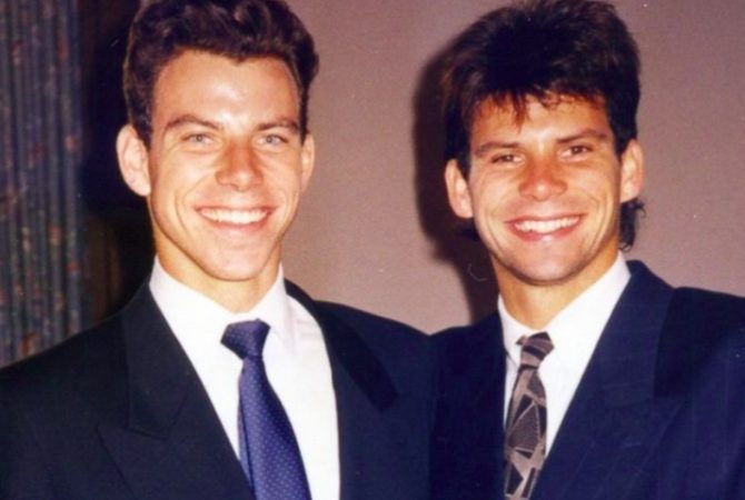 Assassinos dos pais, irmãos Menendez podem sair da cadeia após 35 anos